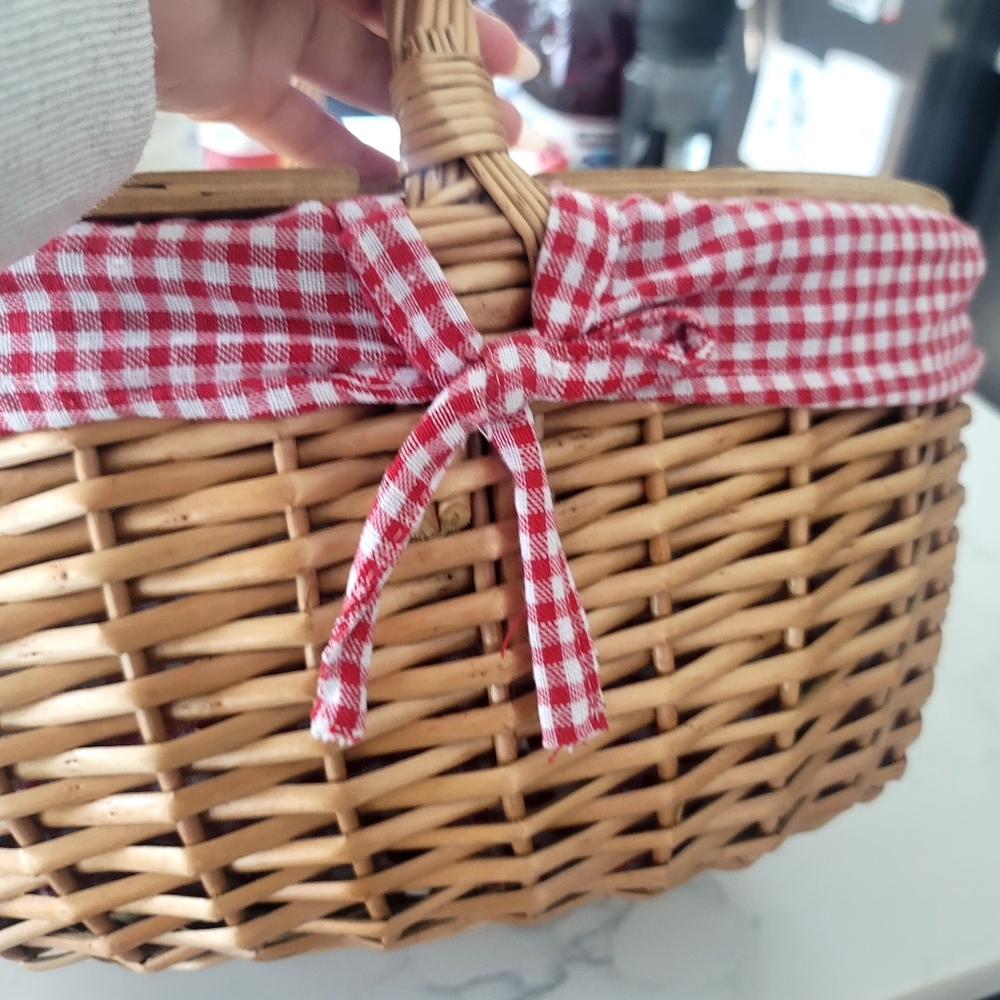 ​Picnic Time Wicker Picnic Basket Vintage  Red & White Gingham Liner Cottagecore - Picture 7 of 16